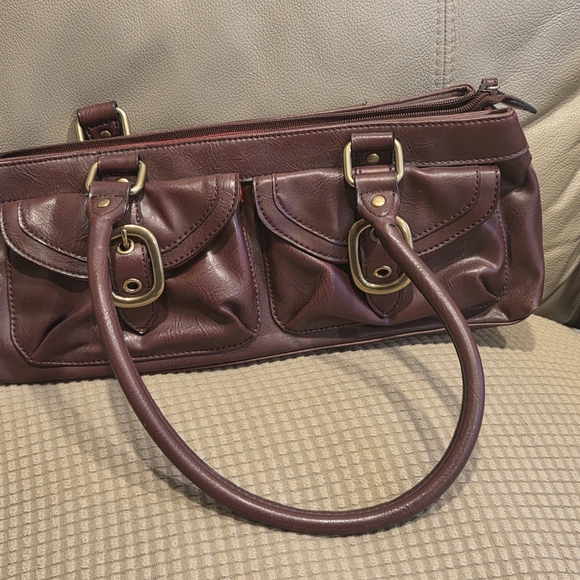 Elegant Burgundy Leather Handbag - Picture 2 of 9